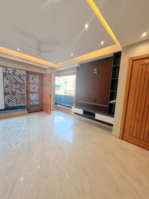 Room in 3 BHK Builder Floor at Sector 10a – for Sale