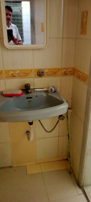 Team Area in 1 BHK Apartment at Green Field B CHS LTD, Andheri East – for Rent