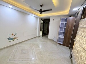 Room in 3 BHK Builder Floor at Sector 9a – for Sale