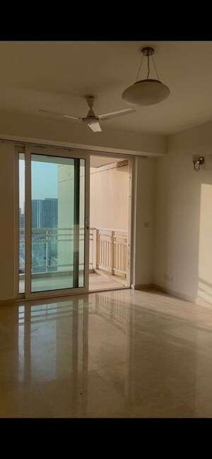 Room in 3.5 BHK Apartment at DLF Park Place, Sector 54 – for Sale