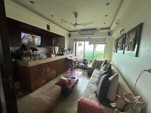 Living Room in 5 BHK Apartment at Raj Classic, Andheri West – for Sale