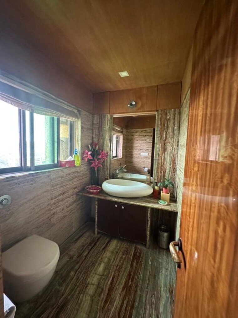 Attached Bathroom, raj-classic 5 Bedroom 3500 Sq.Ft. Apartment In Andheri West Mumbai 10571631
