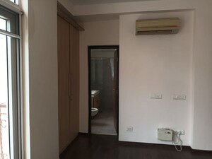 Room in 5 BHK Villa at Emaar The Palm Springs, Sector 54 – for Rent
