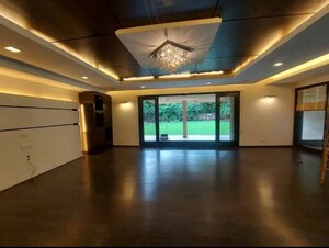 Parking in 6 BHK Villa at Chattarpur – for Sale