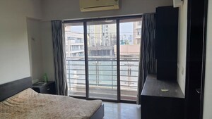 Room in 3 BHK Apartment at Ekta Park Vista, Khar West – for Rent