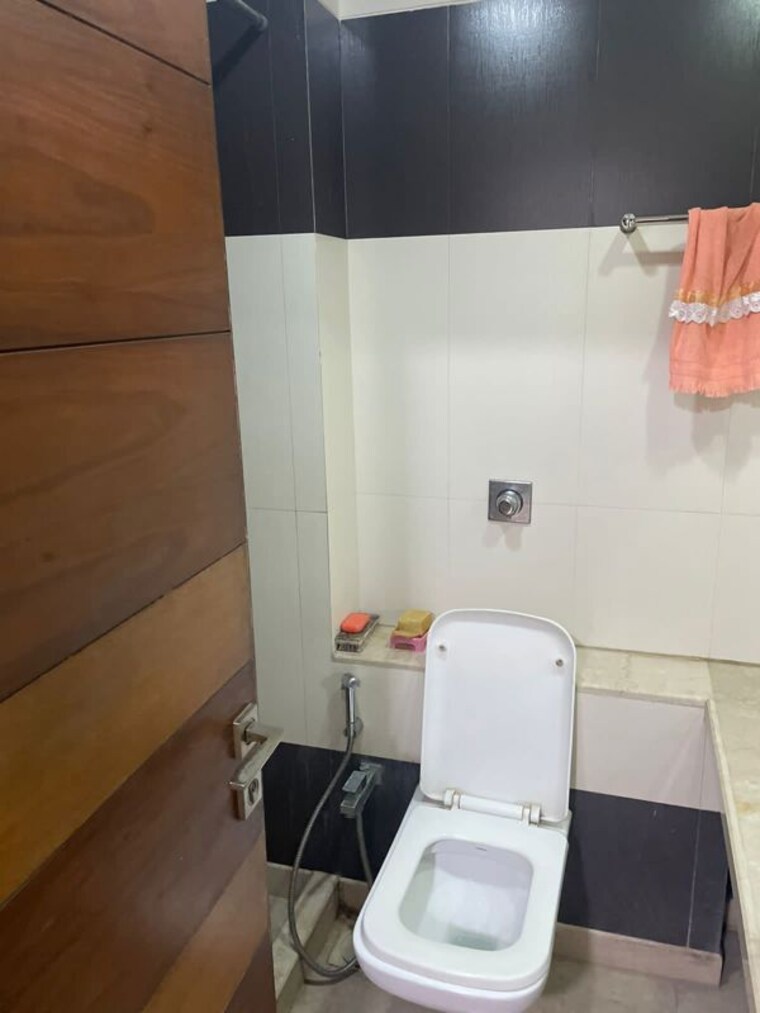 Bathroom, ekta-park-vista 3 Bedroom 1150 Sq.Ft. Apartment In Khar West Mumbai 10570247