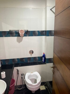 Team Area in 3 BHK Apartment at Ekta Park Vista, Khar West – for Rent
