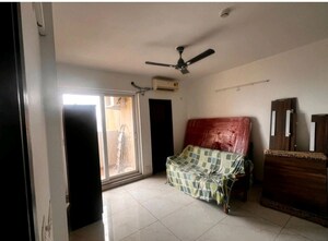 Living Room in 3 BHK Apartment at Gomti Nagar – for Rent