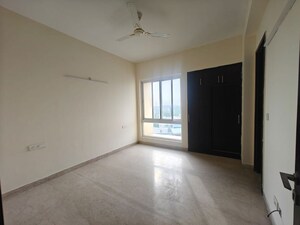 Room in 3 BHK Apartment at Gomti Nagar – for Rent
