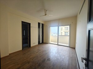 Room in 3 BHK Apartment at Gomti Nagar – for Rent
