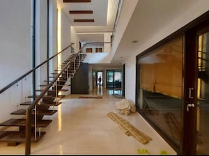  5 BHK Villa at Chattarpur – for Rent