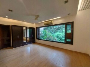 Room in 5 BHK Villa at Chattarpur – for Rent