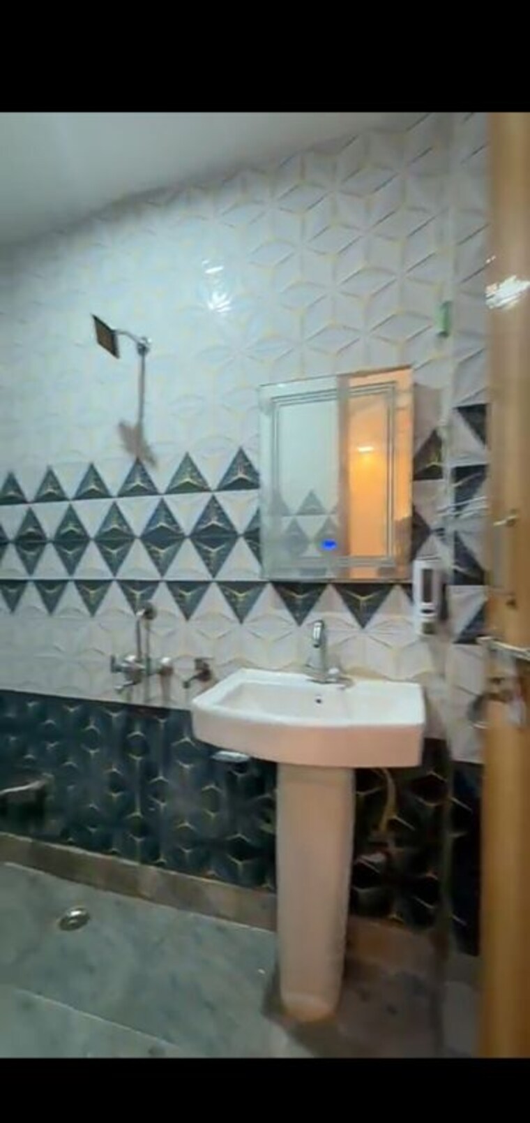 Team Area, dwarka mor 2 Bedroom 562 Sq.Ft. Builder Floor In Dwarka Mor Delhi 10571707