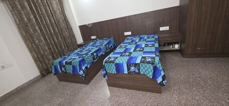 Bedroom, sector 38 Pg For Girls In Sector 38 10571774