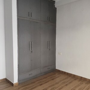 Room in 3 BHK Builder Floor at Sector 9a – for Rent