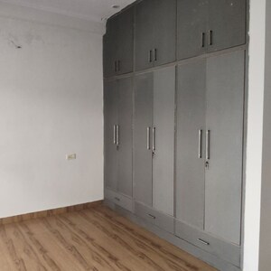 Room in 3 BHK Builder Floor at Sector 9a – for Rent
