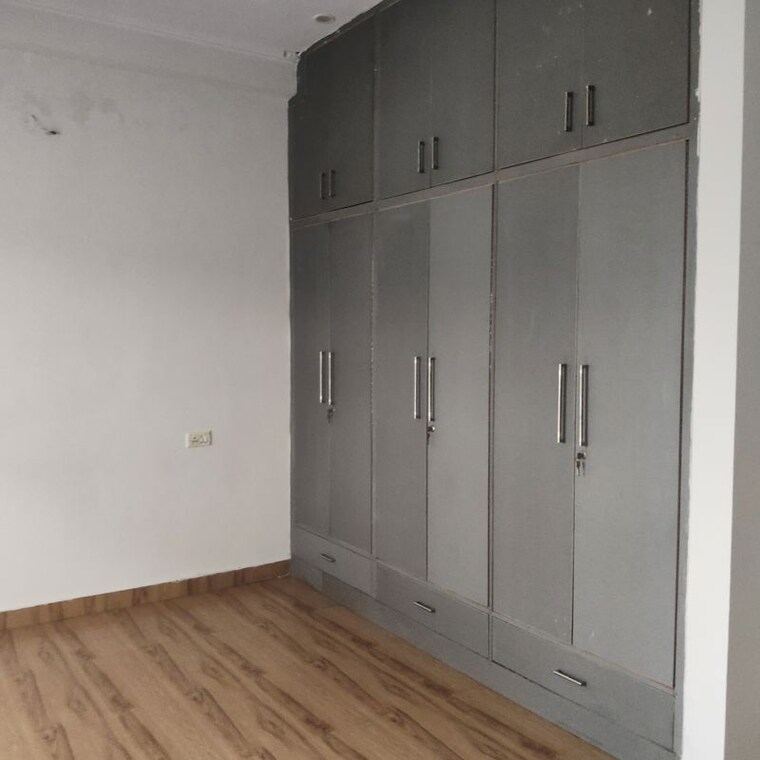 Room, sector 9a 3 Bedroom 2760 Sq.Ft. Builder Floor In Sector 9a Gurgaon 10571794