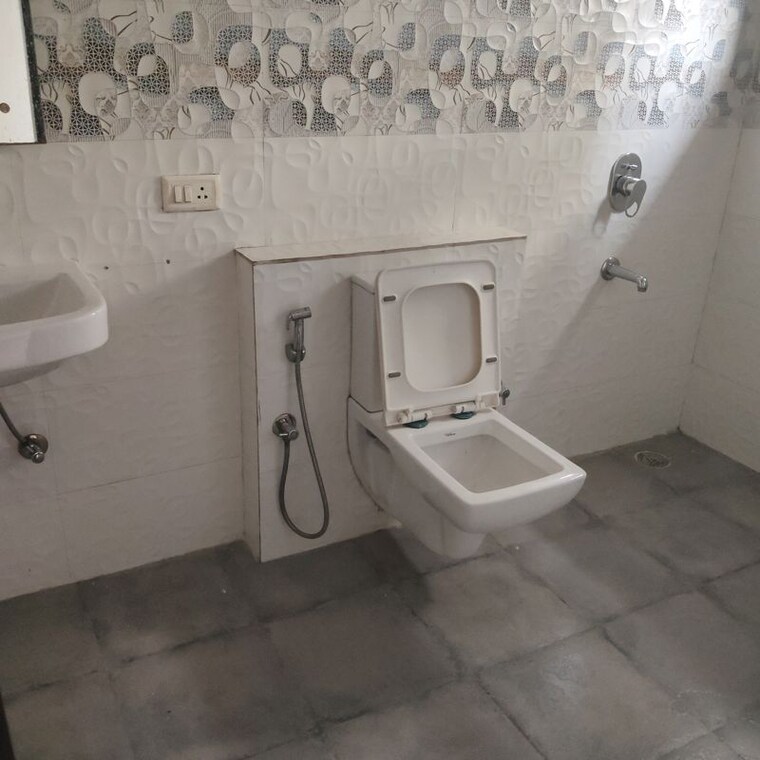 Bathroom, sector 9a 3 Bedroom 2760 Sq.Ft. Builder Floor In Sector 9a Gurgaon 10571794