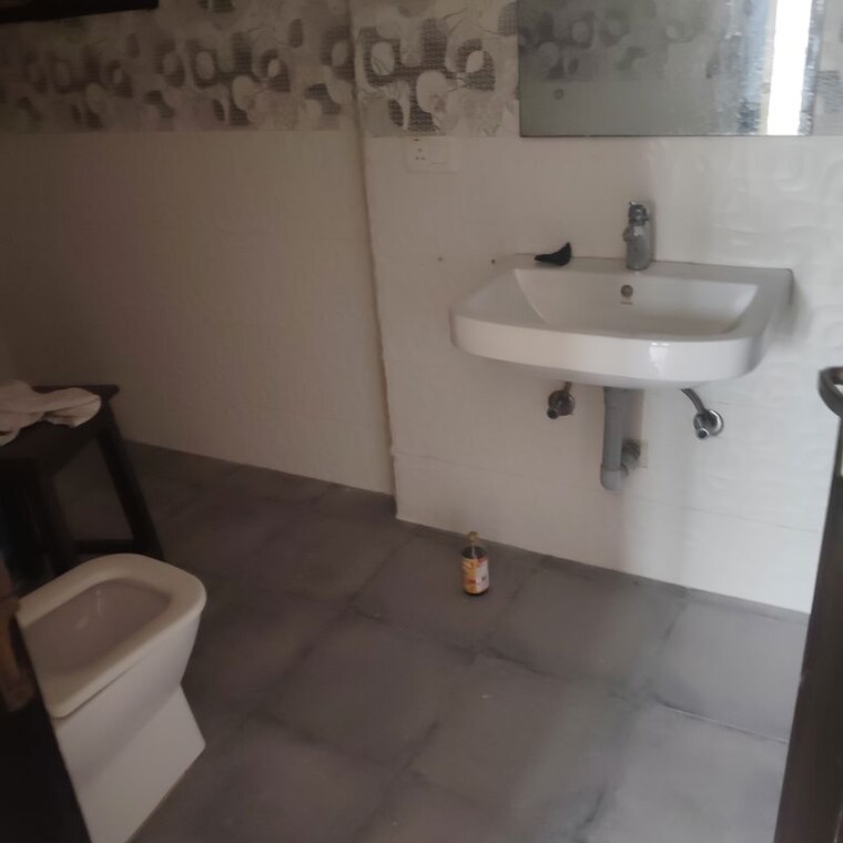Bathroom, sector 9a 3 Bedroom 2760 Sq.Ft. Builder Floor In Sector 9a Gurgaon 10571794