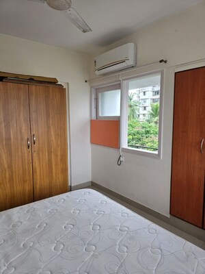 Room in 2 BHK Apartment at Ashiana Glaxo CHS, Bandra West – for Rent