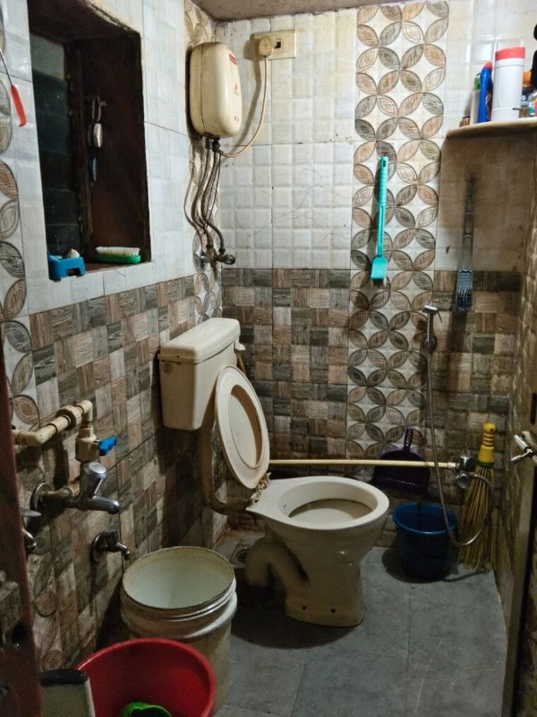 Bathroom, vijay-kesar-apartment 1 Bedroom 390 Sq.Ft. Apartment In Malad West Mumbai 10571839