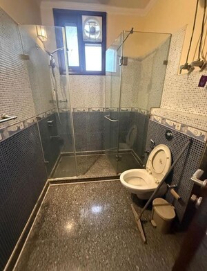 Team Area in 5 BHK Builder Floor at Saket – for Rent