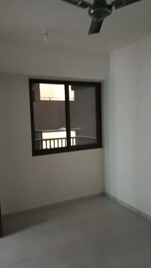 Room in 3 BHK Apartment at Runwal The Central Park, Chinchwad – for Rent