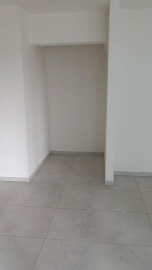Room in 3 BHK Apartment at Runwal The Central Park, Chinchwad – for Rent