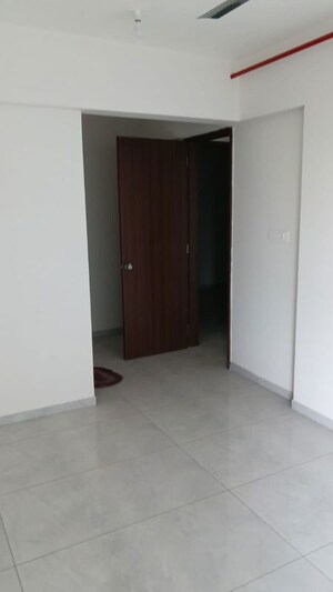 Room in 3 BHK Apartment at Runwal The Central Park, Chinchwad – for Rent