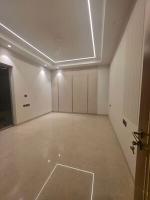 Room in 4 BHK Builder Floor at Chittaranjan Park – for Rent