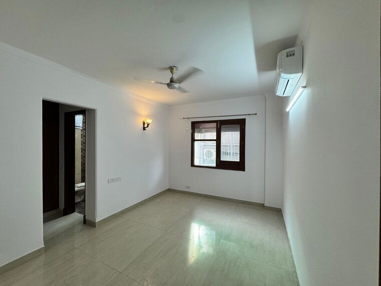 Room, greater kailash i 3 Bedroom 208 Sq.Yd. Builder Floor In Greater Kailash I Delhi 10571858