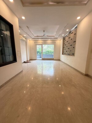 Room in 3 BHK Builder Floor at Greater Kailash ii – for Rent