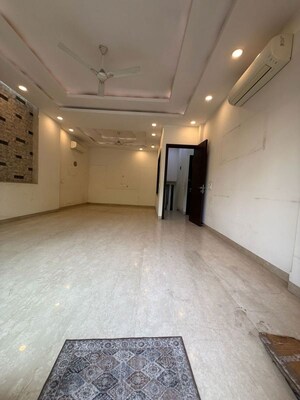 Room in 3 BHK Builder Floor at Greater Kailash ii – for Rent