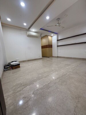 Room in 3 BHK Builder Floor at Greater Kailash ii – for Rent