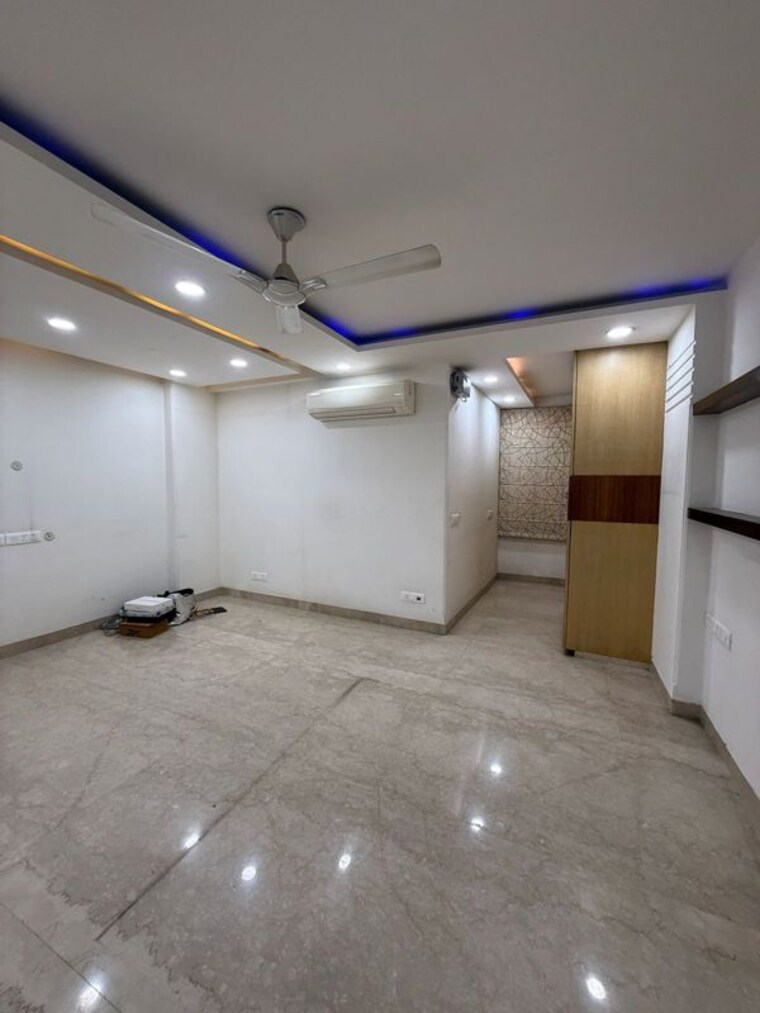 Bathroom, greater kailash ii 3 Bedroom 250 Sq.Yd. Builder Floor In Greater Kailash ii Delhi 10571862