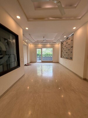 Room in 3 BHK Builder Floor at Greater Kailash ii – for Rent
