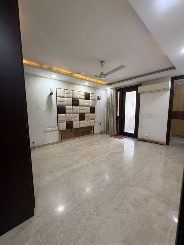 Room, greater kailash ii 3 Bedroom 250 Sq.Yd. Builder Floor In Greater Kailash ii Delhi 10571862