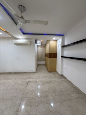 Room in 3 BHK Builder Floor at Greater Kailash ii – for Rent