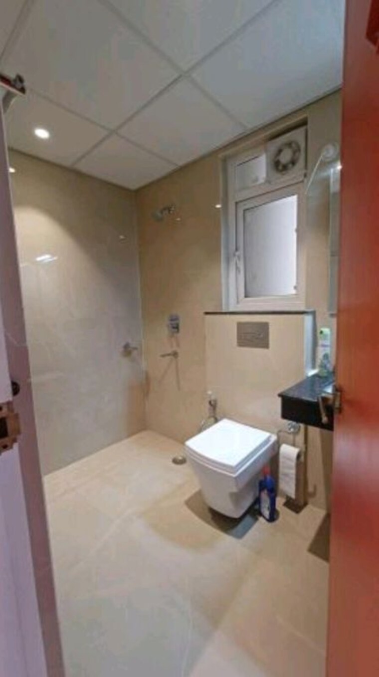 Bathroom, gomti nagar 3 Bedroom 1800 Sq.Ft. Apartment In Gomti Nagar Lucknow 10571898
