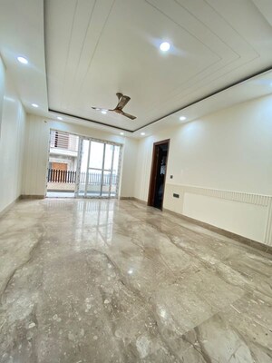 Room in 4 BHK Builder Floor at Shanti Kunj – for Rent