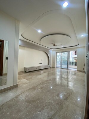 Room in 4 BHK Builder Floor at Shanti Kunj – for Rent