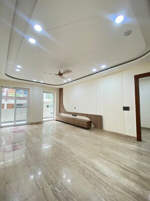 Room in 4 BHK Builder Floor at Shanti Kunj – for Rent