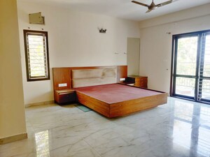 Room in 5 BHK Independent House at Benson Town – for Sale