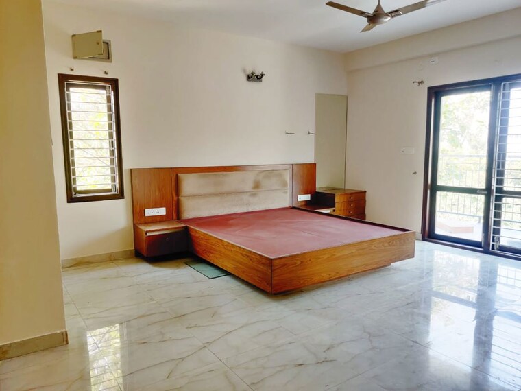 Room, benson town 5 Bedroom 4000 Sq.Ft. Independent House In Benson Town Bangalore 10565834