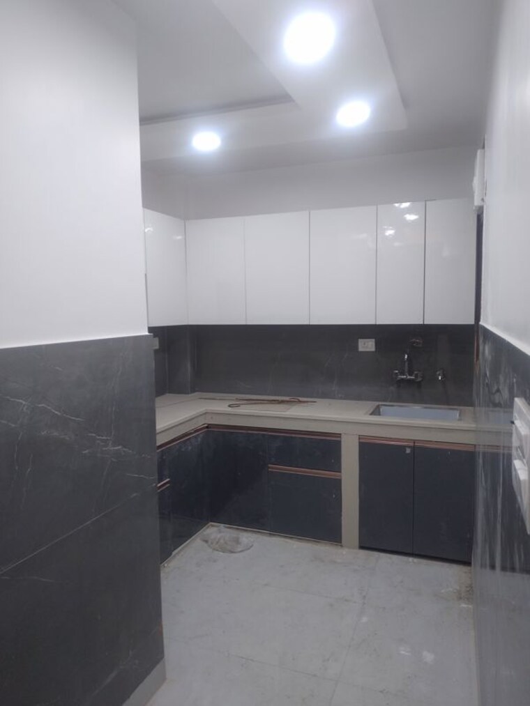 Kitchen, govindpuri 3 Bedroom 100 Sq.Yd. Builder Floor In Govindpuri Delhi 10571942