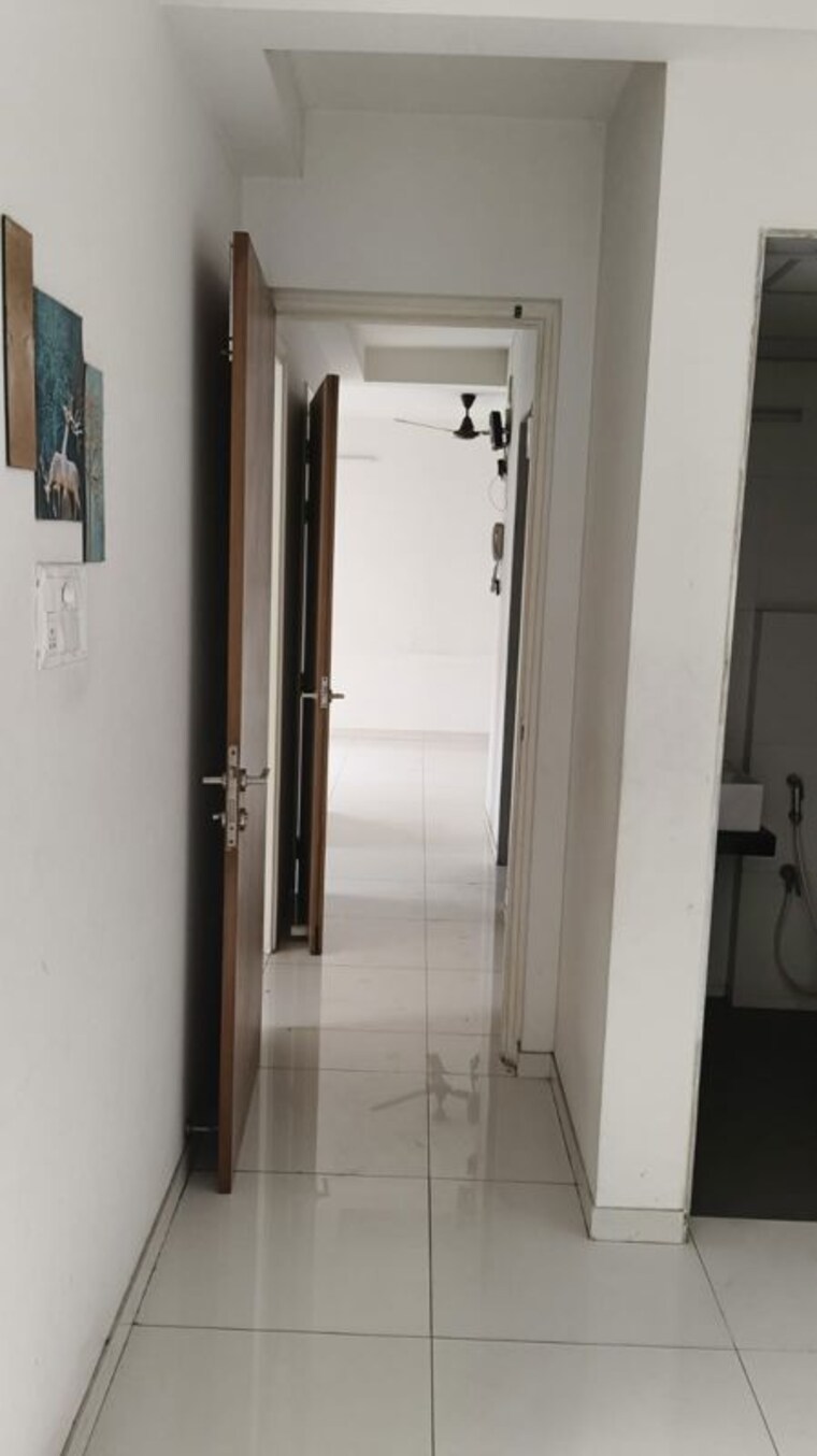 Lobby, godrej-emerald 2 Bedroom 1000 Sq.Ft. Apartment In Ghodbunder Road Thane 10571939