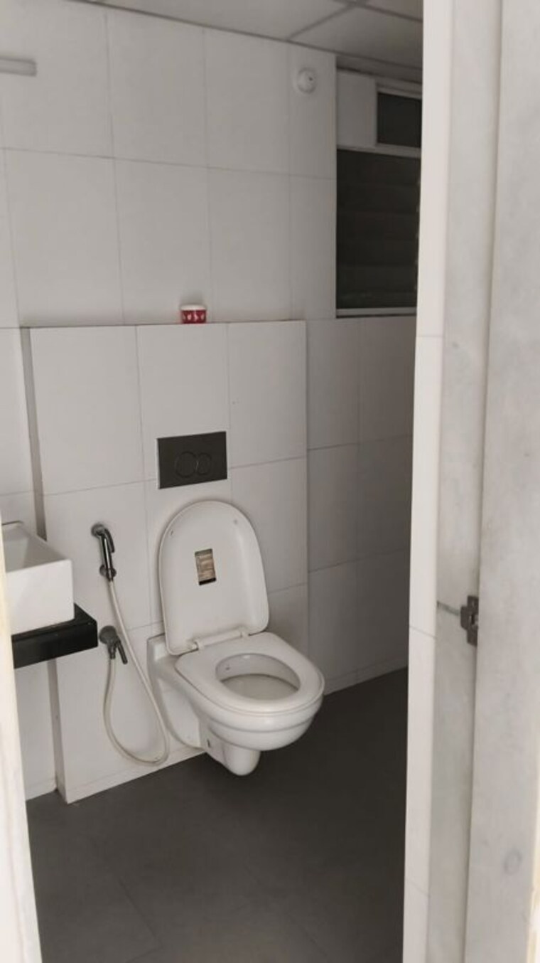 Bathroom, godrej-emerald 2 Bedroom 1000 Sq.Ft. Apartment In Ghodbunder Road Thane 10571939