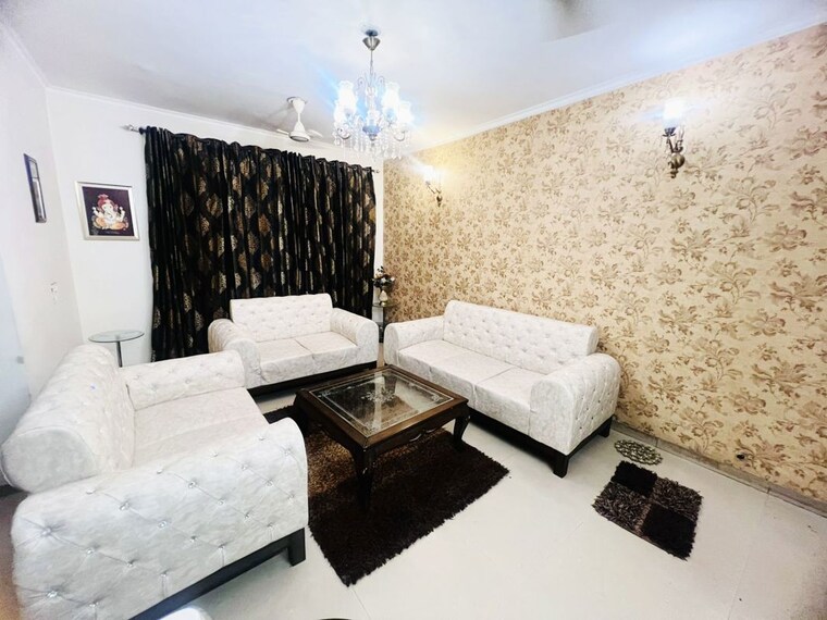 Living Room, vip road 3 Bedroom 1650 Sq.Ft. Apartment In Vip Road Zirakpur 10571943