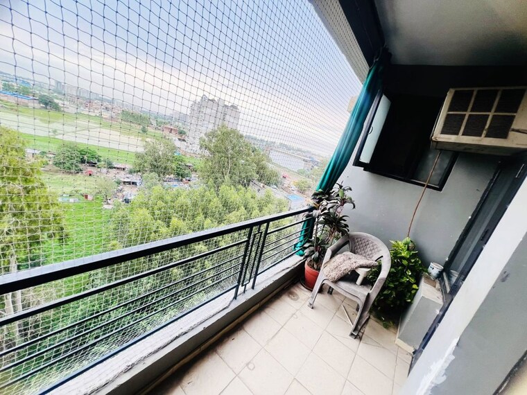 Balcony, vip road 3 Bedroom 1650 Sq.Ft. Apartment In Vip Road Zirakpur 10571943