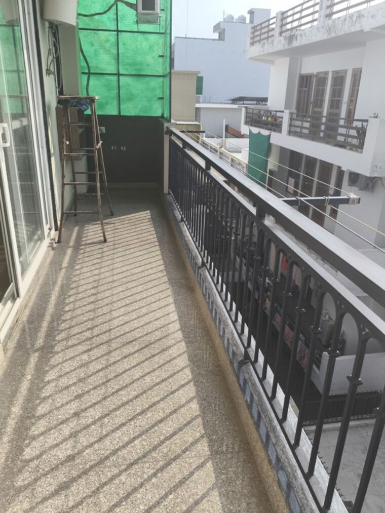 Balcony, sector 10a 3 Bedroom 320 Sq.Yd. Builder Floor In Sector 10a Gurgaon 10571926